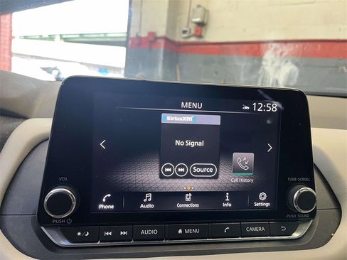 Used 2022 Nissan Rogue SV image 18