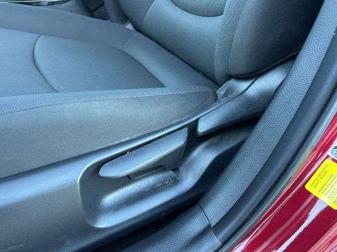 Used 2022 Toyota Corolla LE image 13