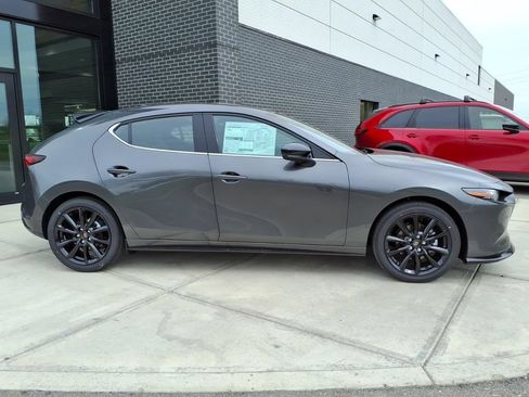 New 2026 MAZDA MAZDA3 Hatchback w/Premium Plus Pkg AWD/4WD image 9