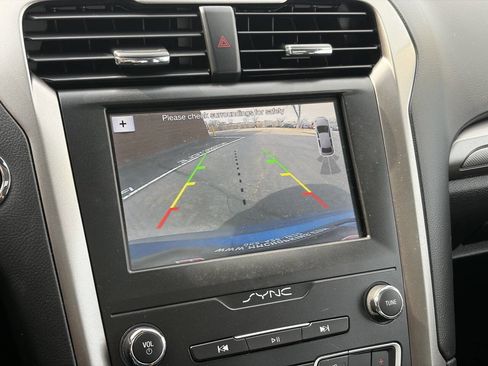 Used 2019 Ford Fusion SE FWD image 29