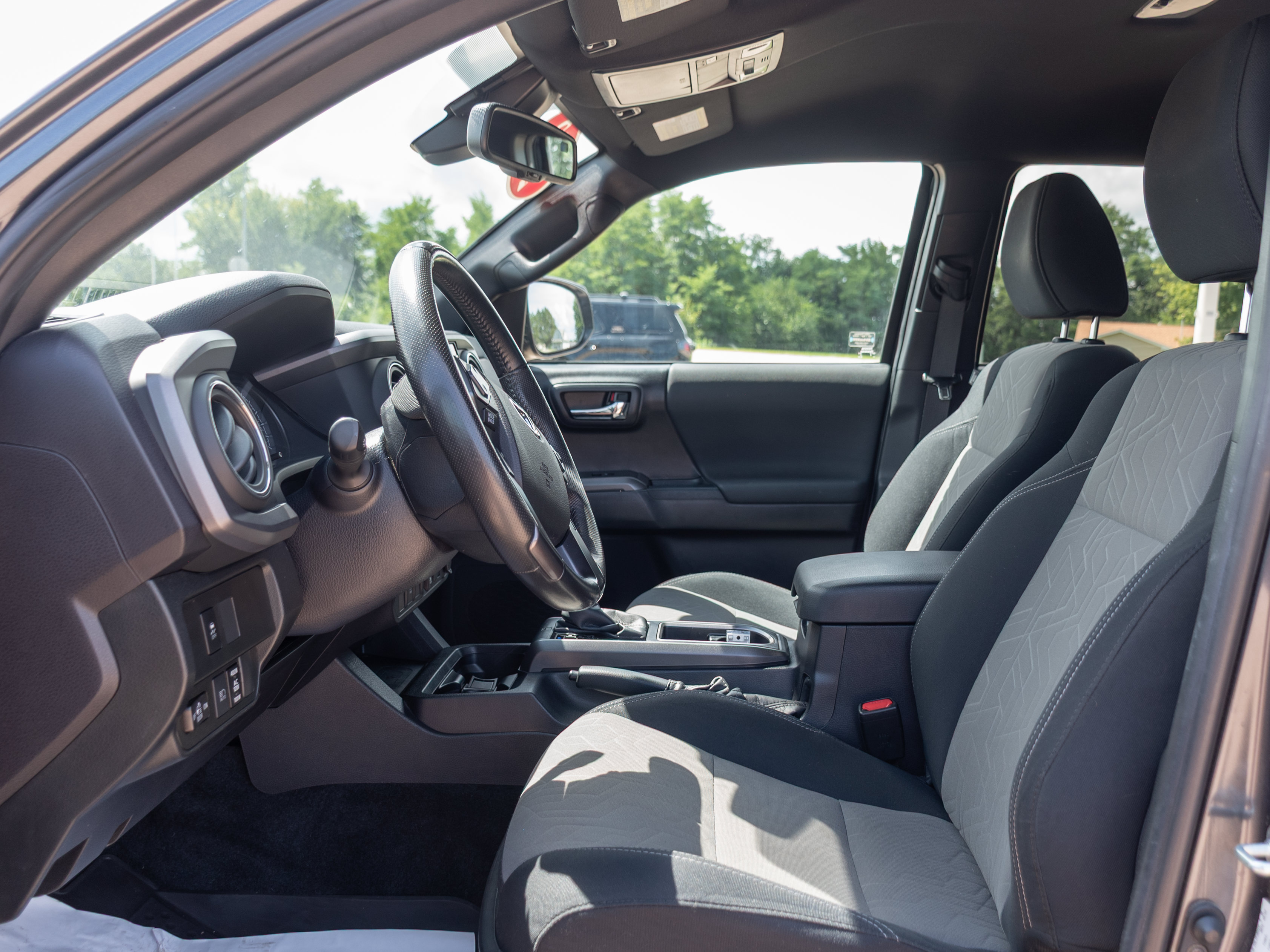 Used 2022 Toyota Tacoma TRD Sport AWD/4WD image 7