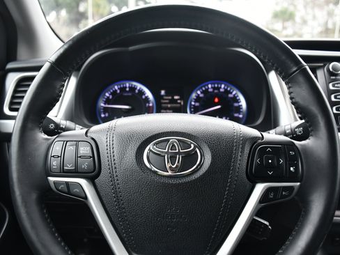 Used 2017 Toyota Highlander Limited Platinum image 10