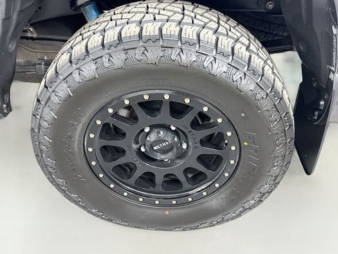 Certified 2018 Toyota Tundra SR5 w/ TRD Off Road Package image 29