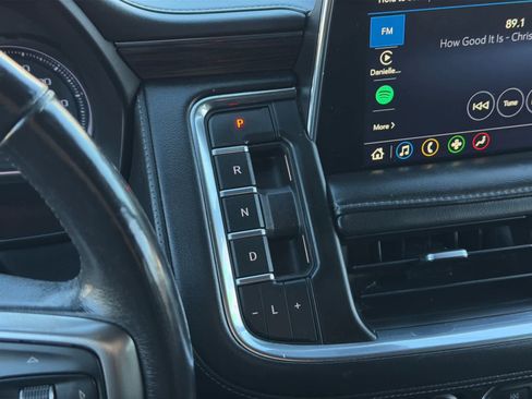 Used 2021 Chevrolet Suburban Z71 w/ Luxury Package image 17