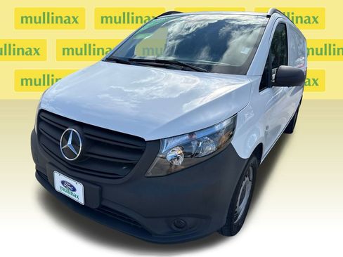 Used 2023 Mercedes-Benz Metris image 8