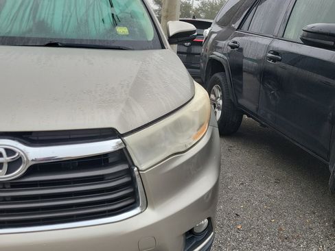 Used 2014 Toyota Highlander XLE image 3