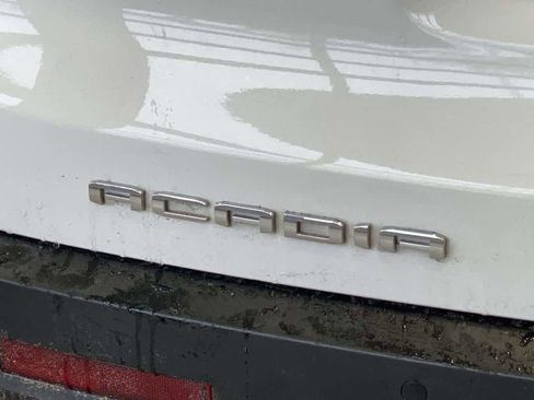 Used 2020 GMC Acadia SLT w/ Driver Alert Package II image 11