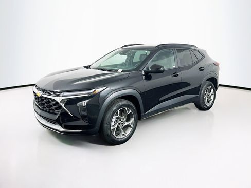 Used 2025 Chevrolet Trax LT w/ LT Convenience Package image 3