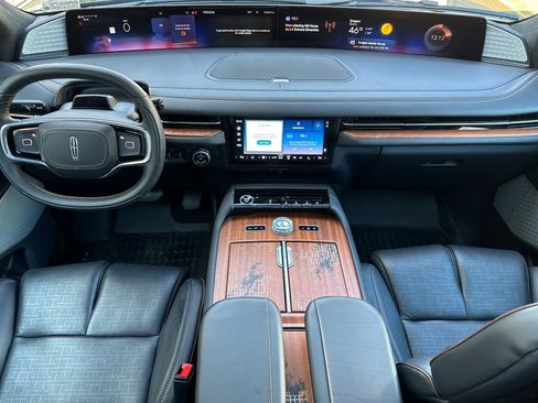 Certified 2025 Lincoln Navigator Black Label image 13