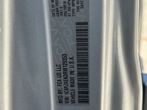 Used 2024 Jeep Wrangler Sahara image 28