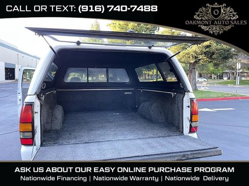 Used 2005 GMC Sierra 2500 SLT w/ Skid Plate Package AWD/4WD image 14