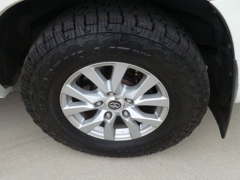 Used 2013 Toyota Land Cruiser image 9