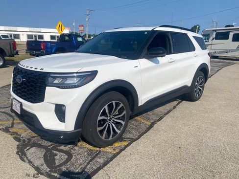 Used 2025 Ford Explorer ST-Line AWD/4WD image 2