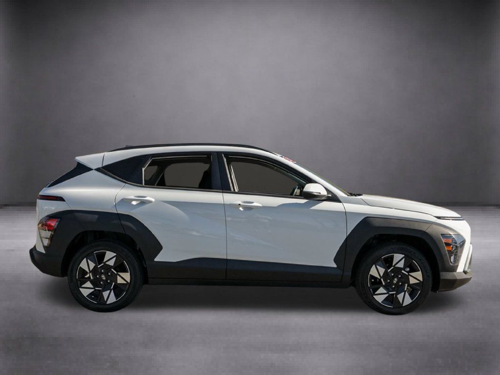 Used 2025 Hyundai Kona SEL FWD image 3