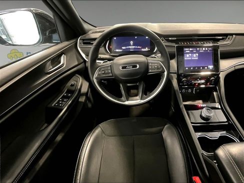 Used 2023 Jeep Grand Cherokee Altitude image 17