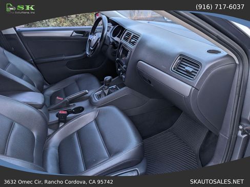 Used 2017 Volkswagen Jetta SE FWD image 30