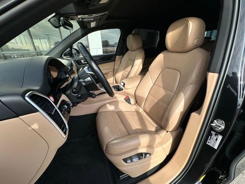 Used 2019 Porsche Cayenne image 18