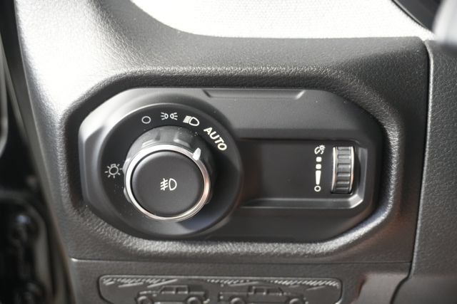 Used 2025 Jeep Wrangler Sport AWD/4WD image 18