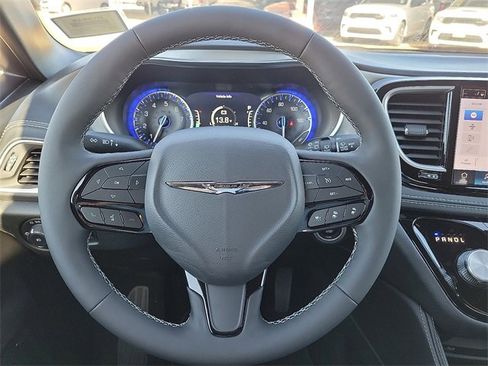 New 2026 Chrysler Pacifica Limited w/ Uconnect Theater Family Group image 19
