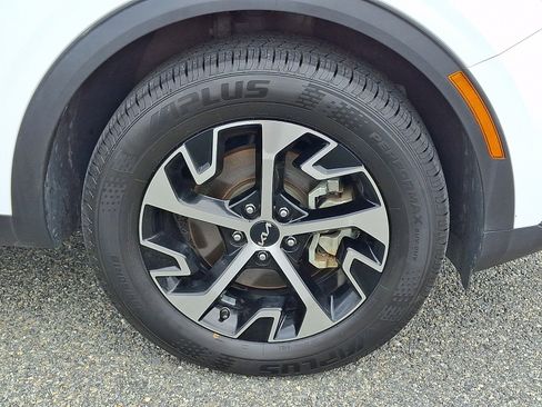 Used 2023 Kia Sportage EX AWD/4WD image 9