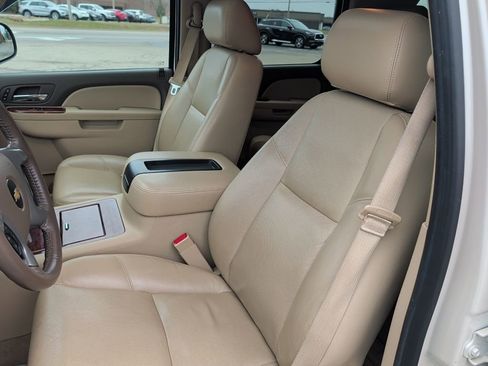 Used 2014 Chevrolet Suburban LTZ image 11