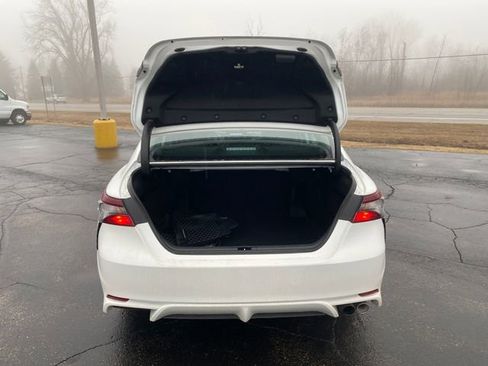 Used 2024 Toyota Camry SE image 11