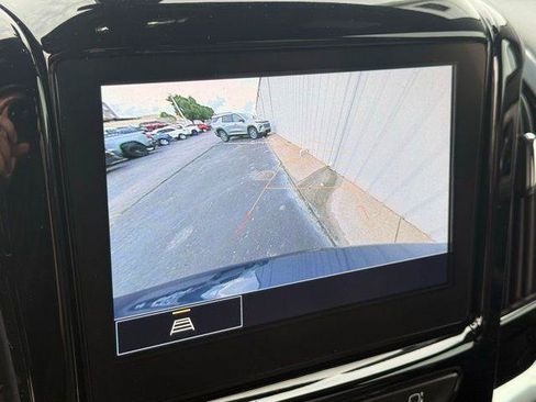 Used 2023 Chevrolet Traverse LT FWD image 13