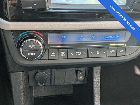 Used 2015 Toyota Corolla LE FWD image 22