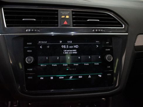 Used 2022 Volkswagen Tiguan SE R-Line image 14