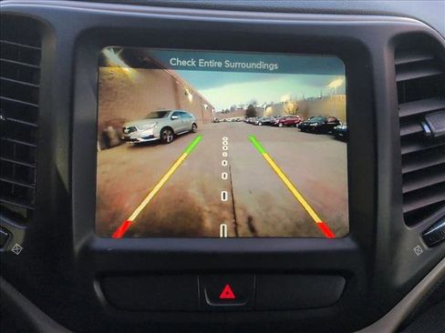 Used 2016 Jeep Cherokee Limited image 12