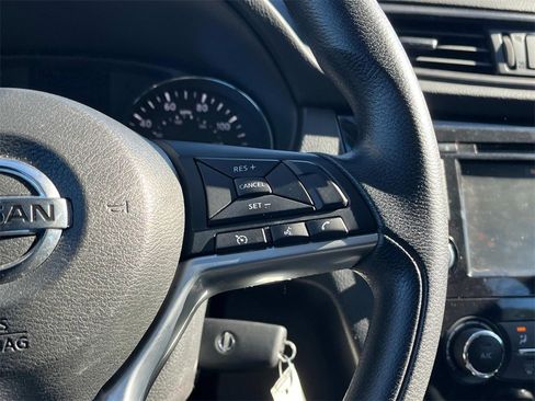 Used 2018 Nissan Rogue S image 30
