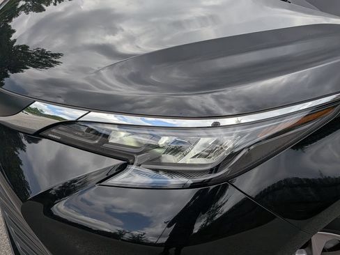 Used 2025 Toyota Sienna LE w/ LE Plus Package FWD image 7