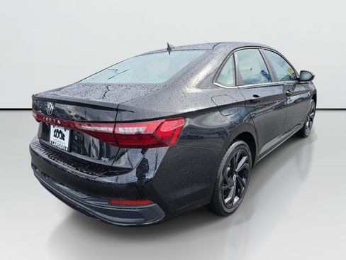 New 2026 Volkswagen Jetta SE FWD image 3