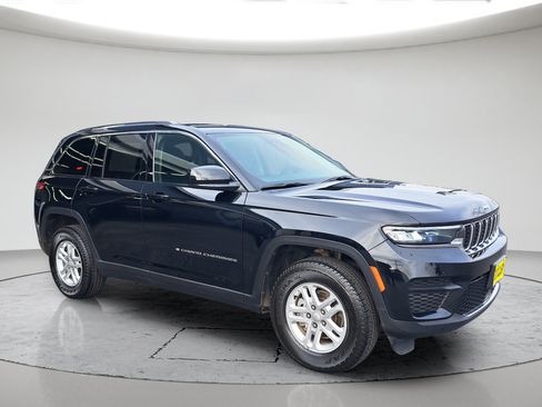 Used 2023 Jeep Grand Cherokee Laredo AWD/4WD image 1