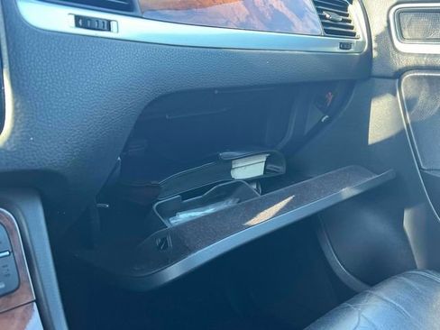 Used 2011 Volkswagen Touareg VR6 image 25