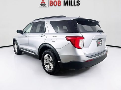 Used 2022 Ford Explorer XLT AWD/4WD image 5