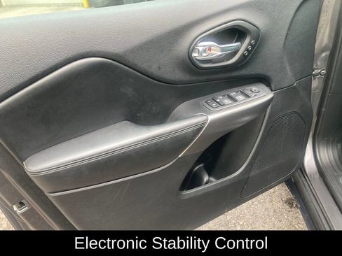 Used 2020 Jeep Cherokee Limited AWD/4WD image 13