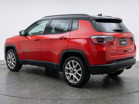 Used 2025 Jeep Compass Limited image 6