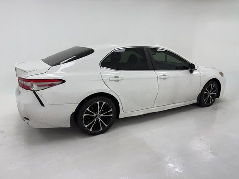 Used 2018 Toyota Camry SE image 21