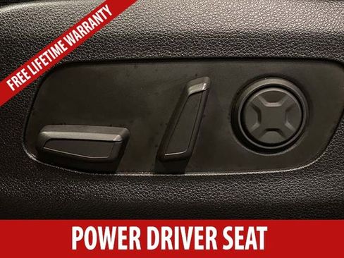 Used 2025 Kia Carnival FWD image 8