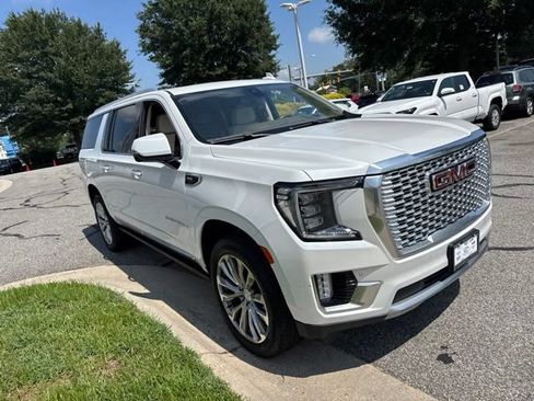 Used 2021 GMC Yukon XL Denali w/ Denali Premium Package AWD/4WD image 6