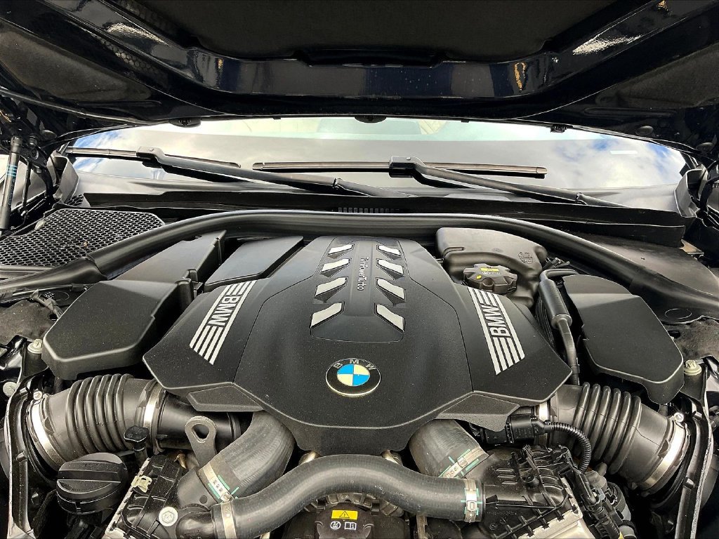Used 2021 BMW 750i xDrive w/ M Sport Package AWD/4WD image 31