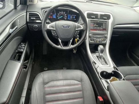 Used 2016 Ford Fusion SE FWD image 12