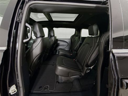 New 2026 Chrysler Pacifica Select image 23