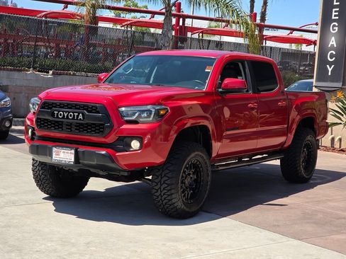 Used 2019 Toyota Tacoma SR5 RWD image 5