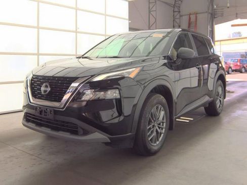 Used 2023 Nissan Rogue S AWD/4WD image 2