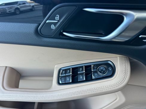 Certified 2026 Porsche Macan AWD/4WD image 12