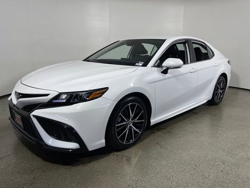Certified 2023 Toyota Camry SE image 7