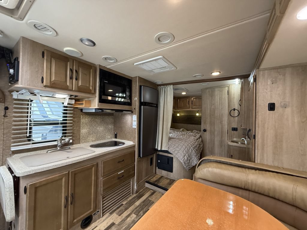 Used 2014 Mercedes-Benz Sprinter 3500 image 47