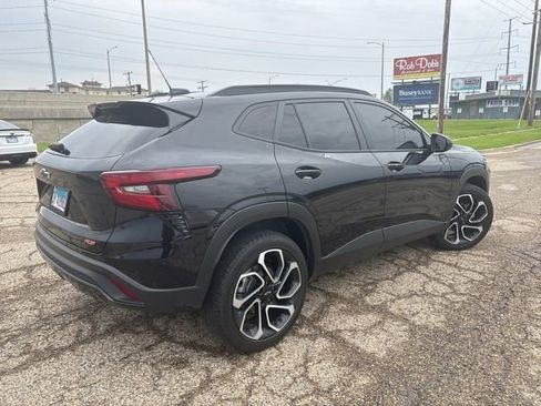 Used 2025 Chevrolet Trax RS w/ Sunroof Package FWD image 5